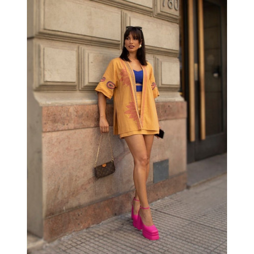 Kimono Bege com Bordados Coloridos Tamanho M